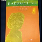 Recensione del romanzo grafico “Radioactive. Marie e Pierre Curie. Una storia d’amore e contaminazione” di Lauren Redniss (2020)
